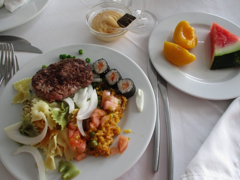 Mein Abendessen allsun Hotel Cristóbal Colón