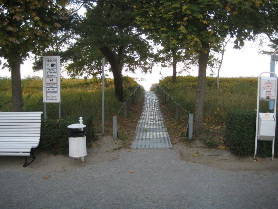 Weg vom Hotel mit direktem Strandzugang Hotel Imperial Binz