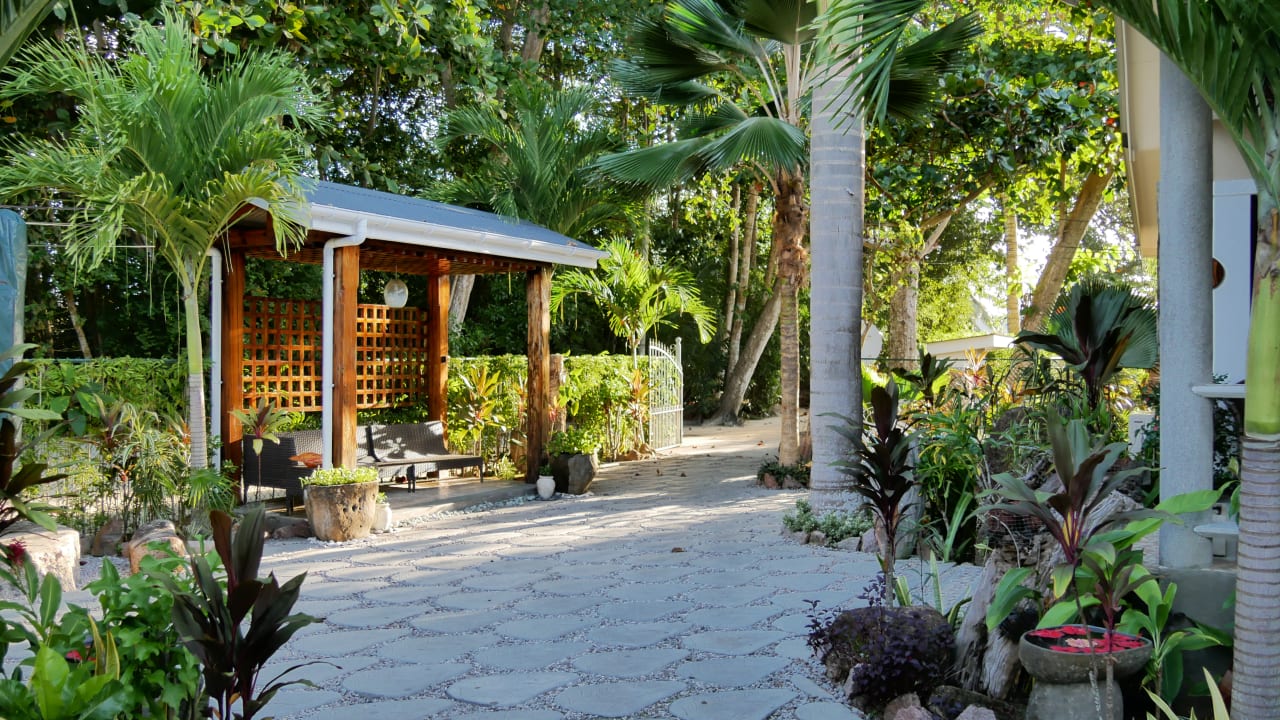 Gartenanlage Guesthouse Cabanes des Anges