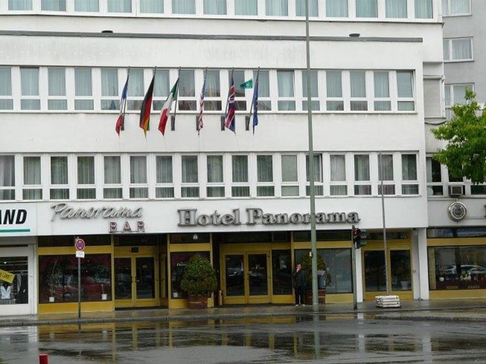 Eingang Hotel Panorama am Adenauerplatz