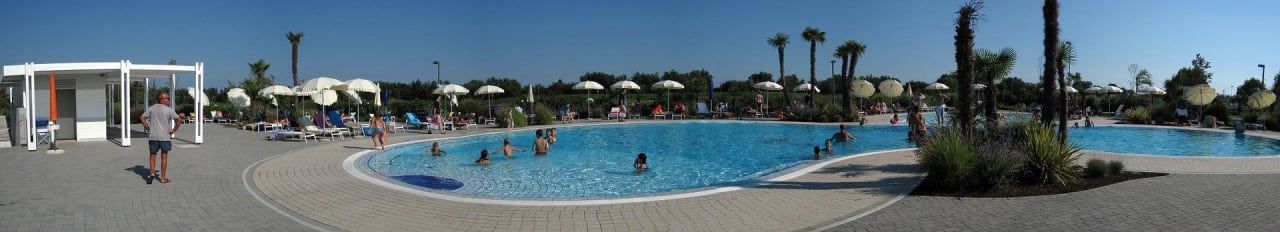 Schöner Pool - nicht genug Liegen Villagio Laguna Blu