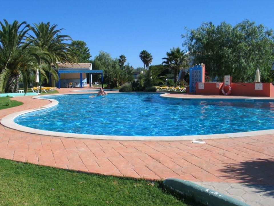 Pool im oberen Bereich Hotel Quinta do Paraiso