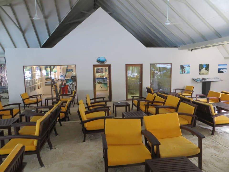 Aufenthaltsbereich der Mainbar Adaaran Select Hudhuran Fushi - Premium All Inclusive