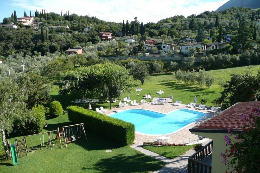 Blick zum Pool Park Hotel Val Di Monte