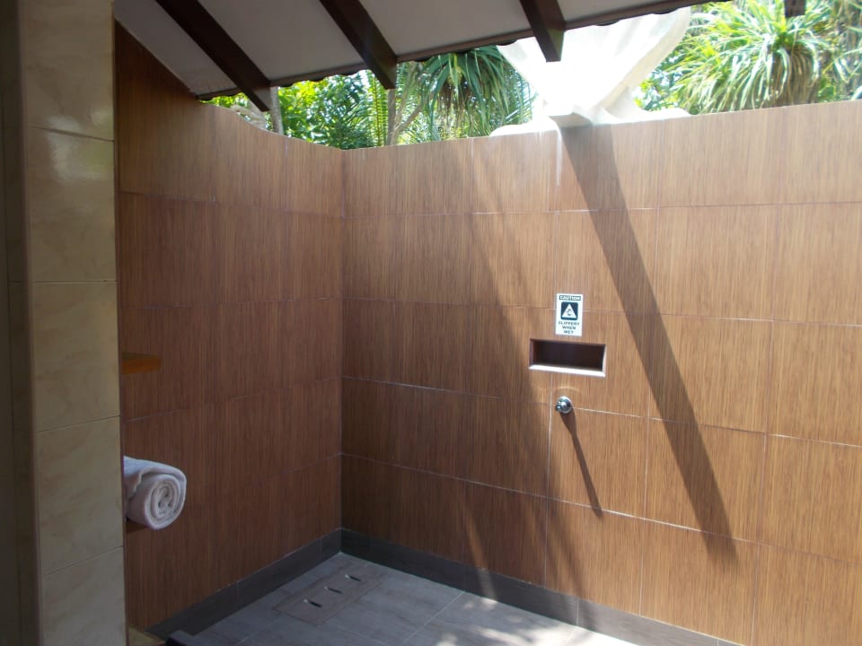 Aussendusche Adaaran Select Meedhupparu Island Resort - Premium All Inclusive