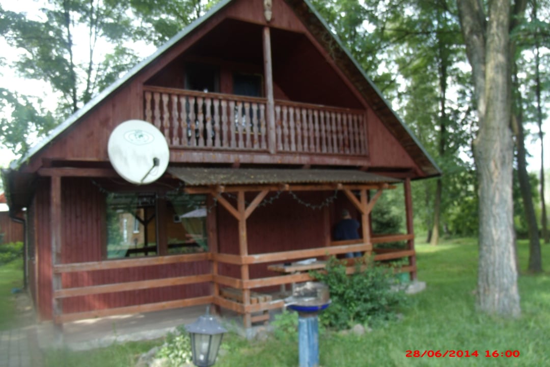 Vorderseite mit Eingang Center Hotel Bronkow