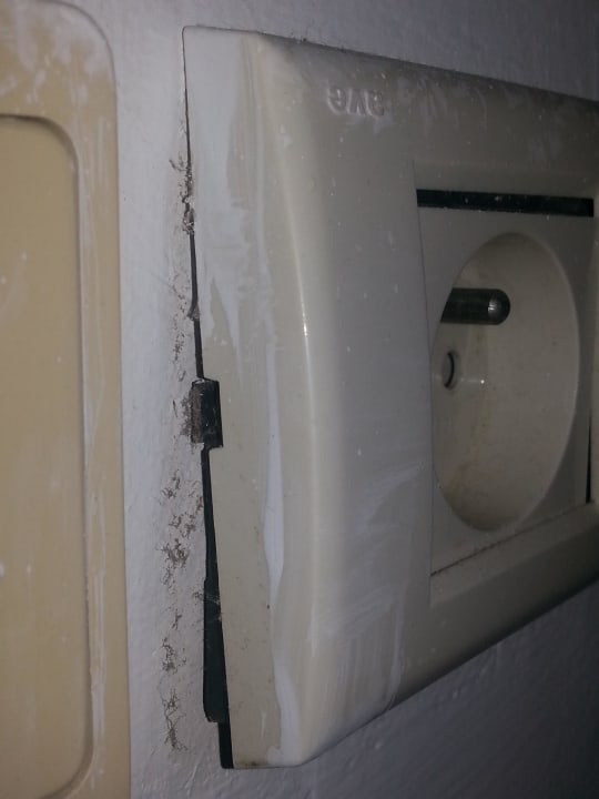 Kaputt, unbefestigte Steckdose Mahdia Palace Thalasso