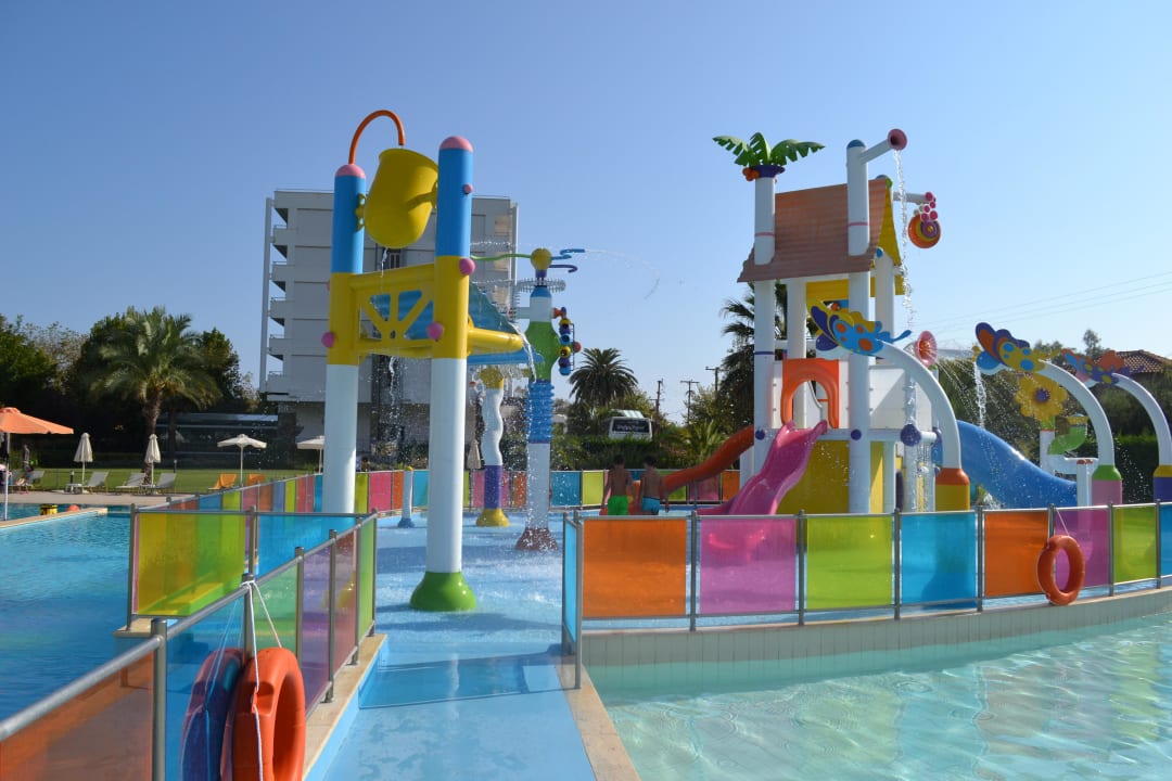 Pool Cronwell Platamon Resort