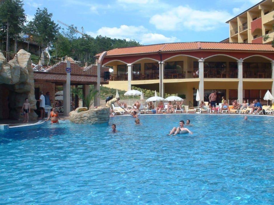 Die Poolanlage GRIFID Aqua Club Bolero