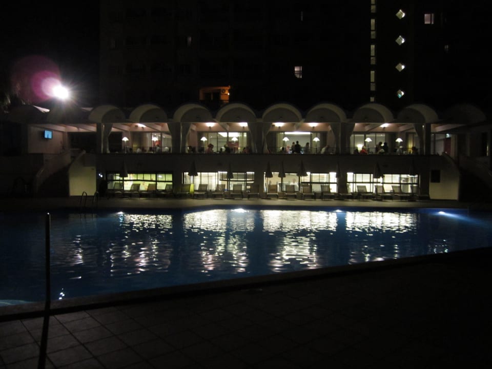 Außenansicht Restaurant mit Pool Ozadi Altura Beach Resort