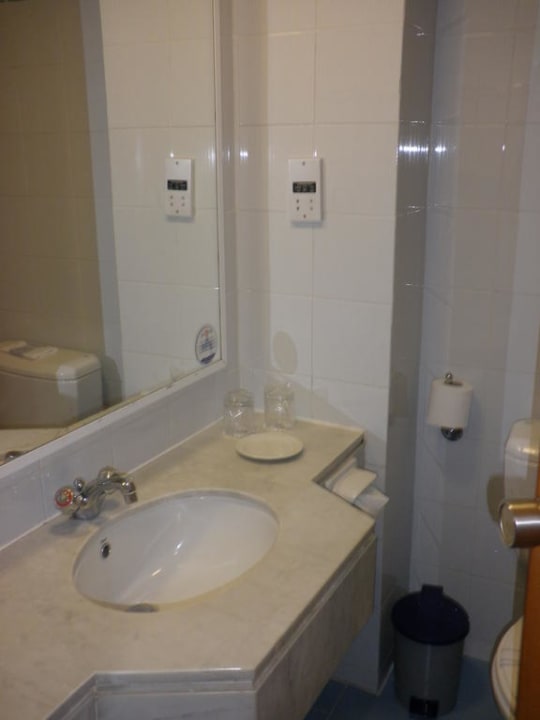 Bad Queen's Bay Hotel