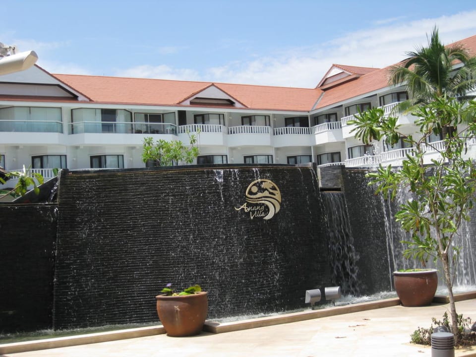 Blick vom Strand auf das Hotel Aonang Villa Resort