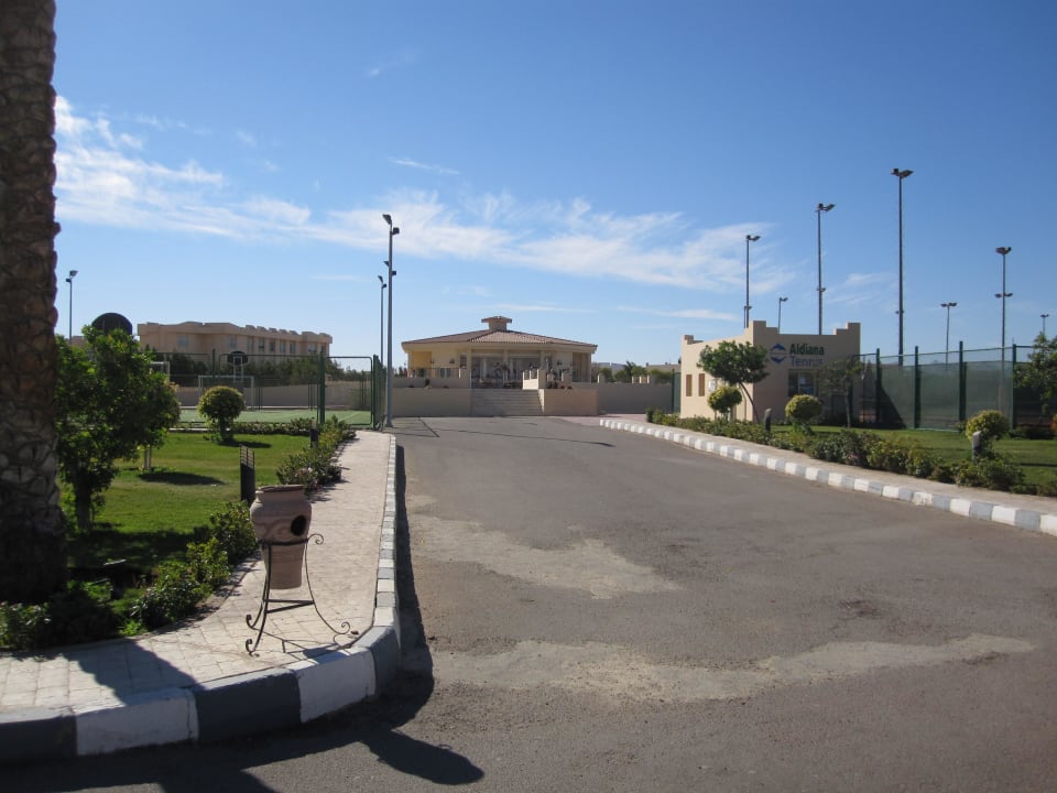 Weg zur Tennisbar Cleopatra Luxury Resort Makadi Bay
