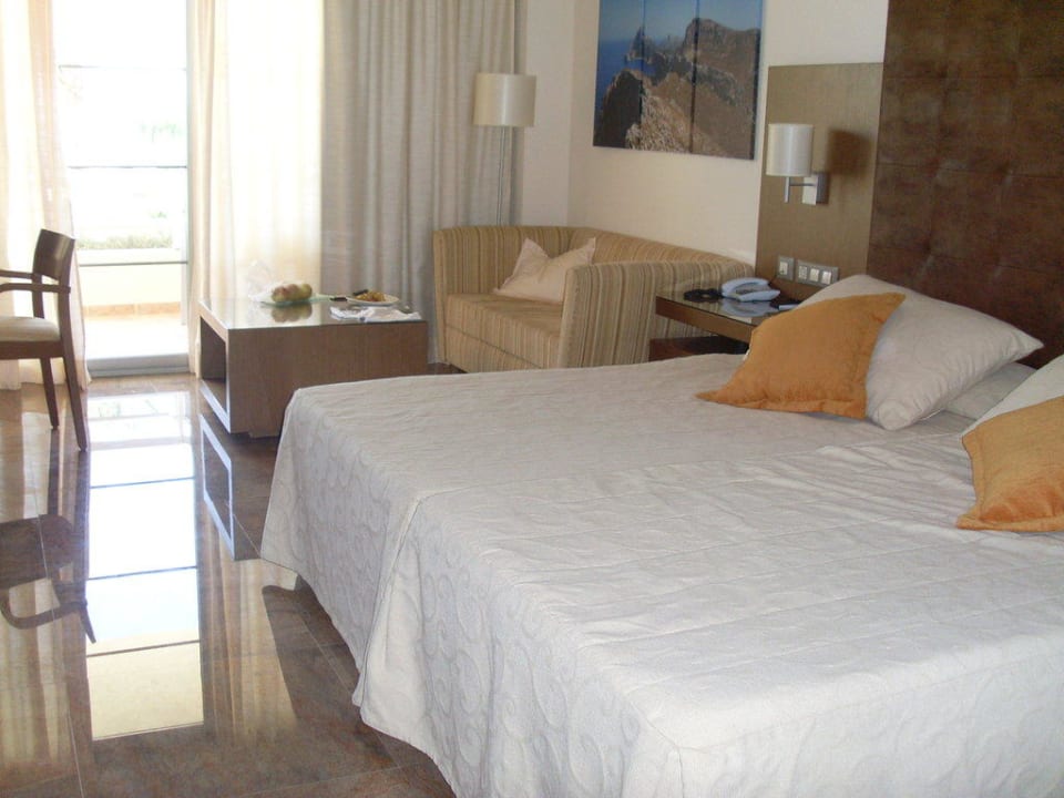 Blick ins Zimmer. VIVA Golf - Adults only 18+