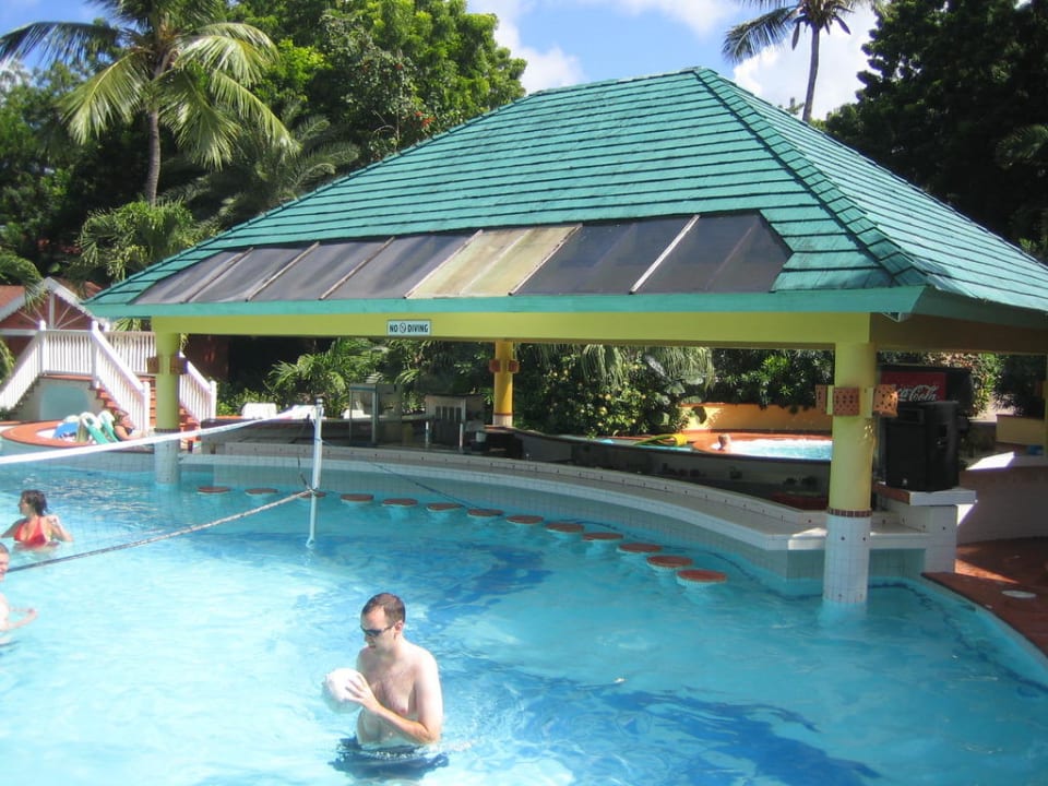 Swimming pool bar Sandals Grande Antigua