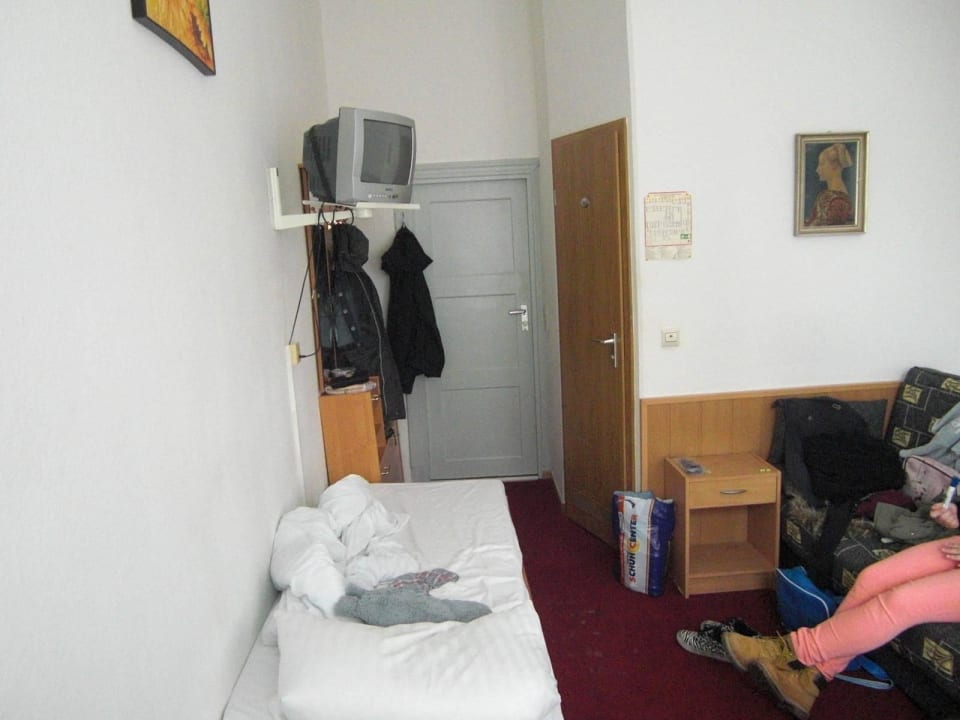 Andere Richtung wo ist der Kleiderschrank ??? Pension Messe am Funkturm