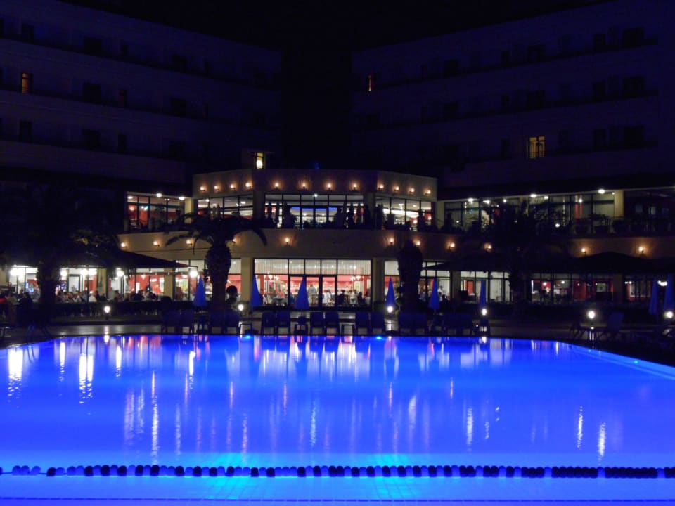Der Pool at night Hotel Miramare Beach