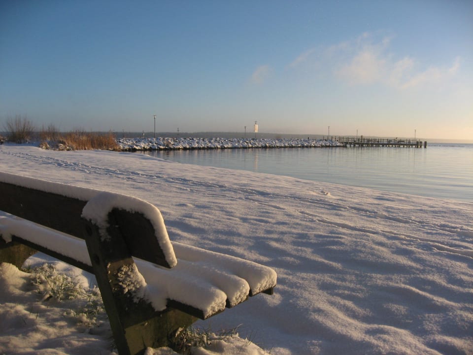 Müritzstrand im Winter Seehotel Schloss Klink