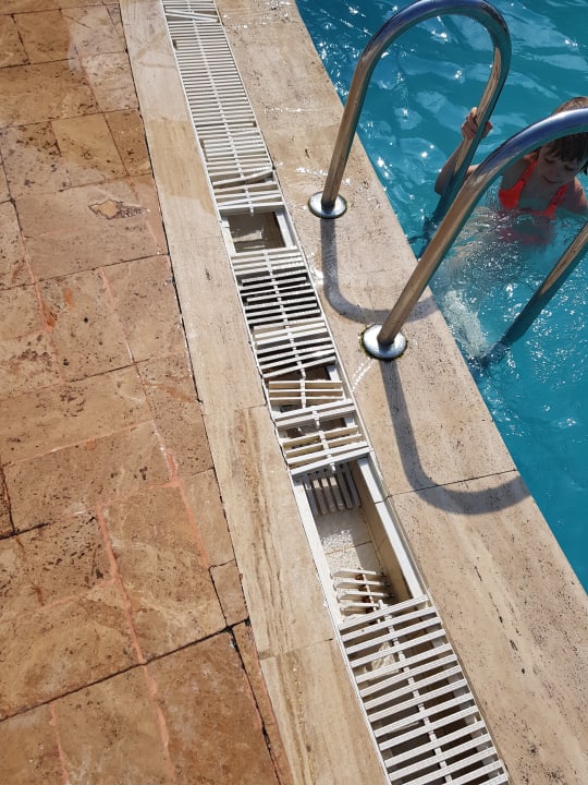 Pool Larina Resort Spa & Hotel