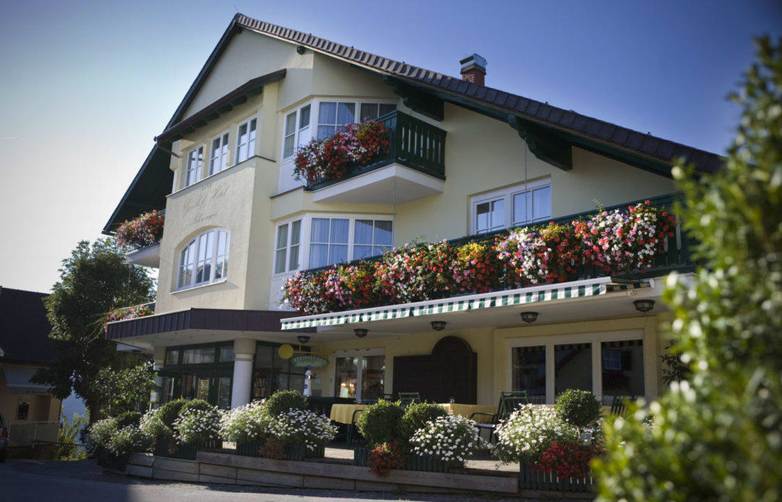 Hotel Aussenansicht Landhotel Schwaiger