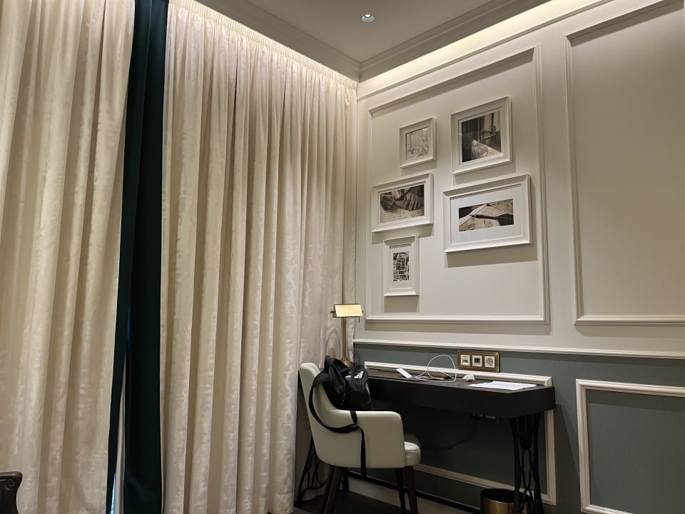 Zimmer The Emerald House Lisbon, Curio Collection by Hilton