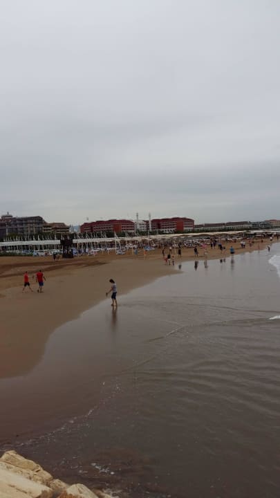 Außenansicht vom Strand Royal Taj Mahal Hotel