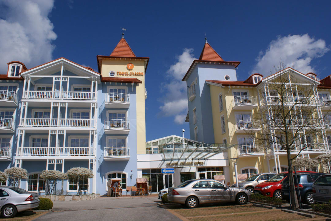 Eingang und Parkplatz Landseite Kleine Strandburg Zinnowitz