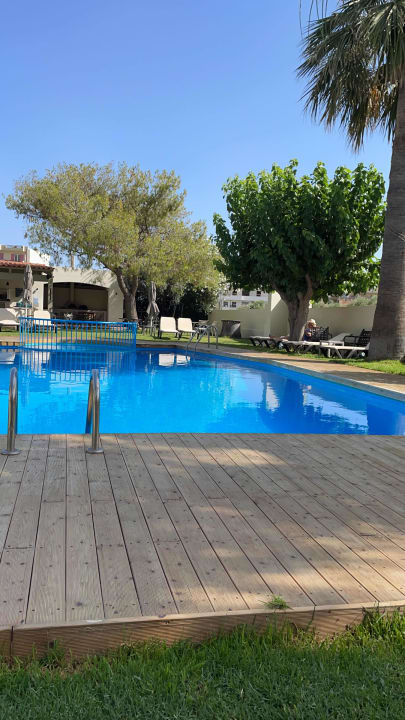 Pool Petousis Hotel & Suites