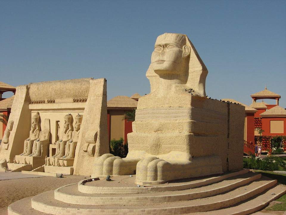 Сфинкс в отеле Pickalbatros Alf Leila Wa Leila Resort - Neverland Hurghada