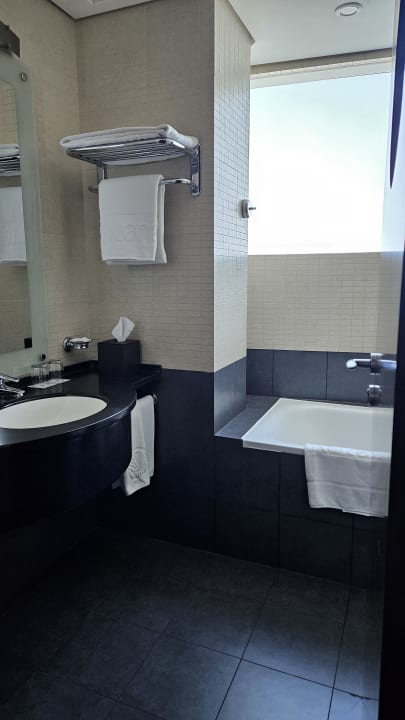 Zimmer Rose Rayhaan by Rotana