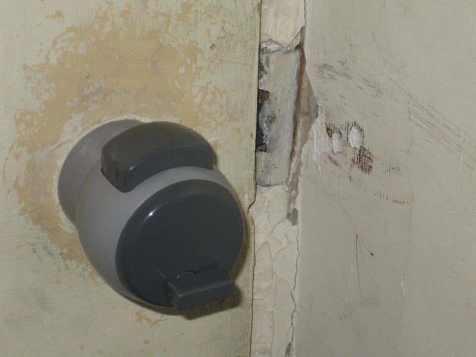 Zimmertür von innen B&B Hotel Napoli