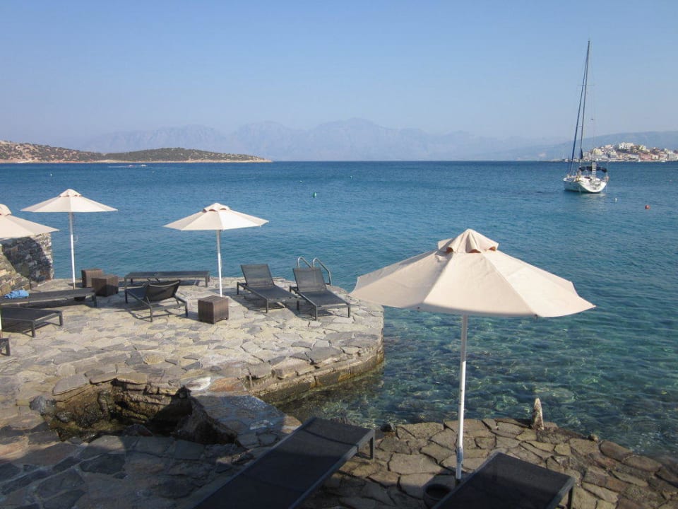 Badeplattform vor dem Zimmer Minos Beach Art Hotel