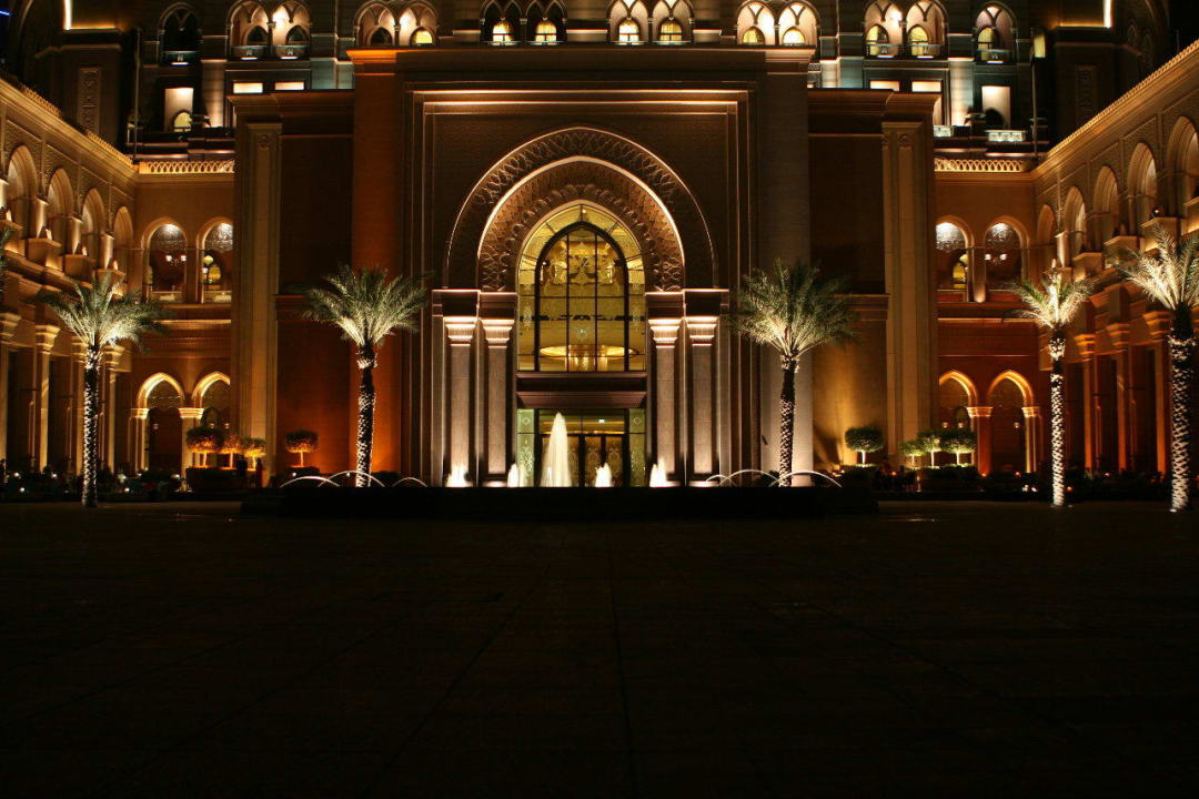 Hotel in der Nacht Emirates Palace Mandarin Oriental