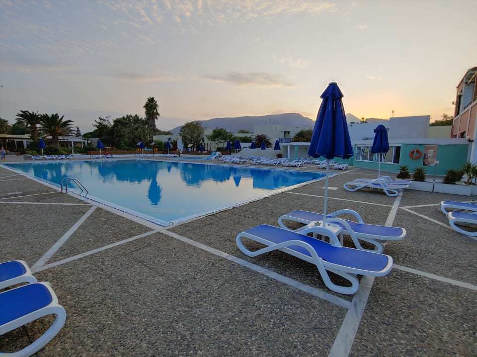 Pool Dessole Dolphin Bay Resort