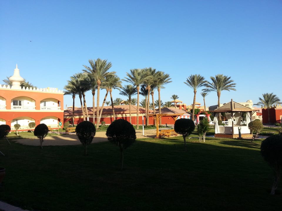 Morgens um 8 Uhr  Pickalbatros Alf Leila Wa Leila Resort - Neverland Hurghada