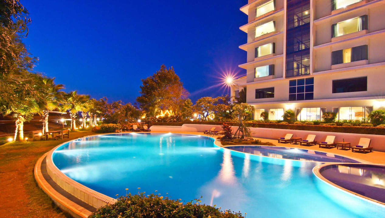 Pool Champasak Grand Hotel