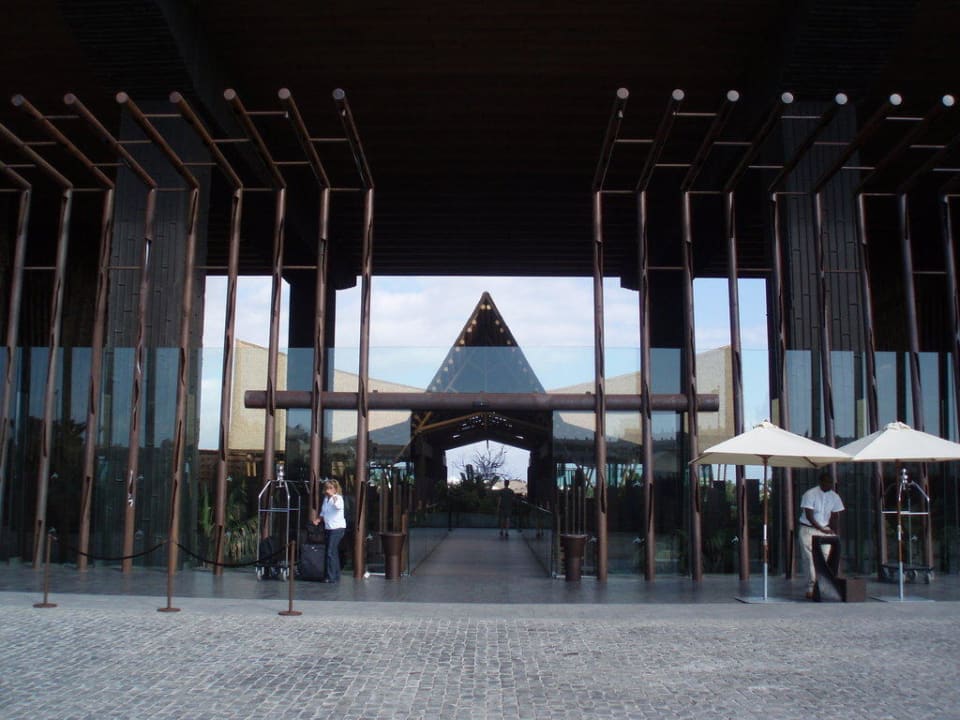 Eingang Westseite Lopesan Baobab Resort
