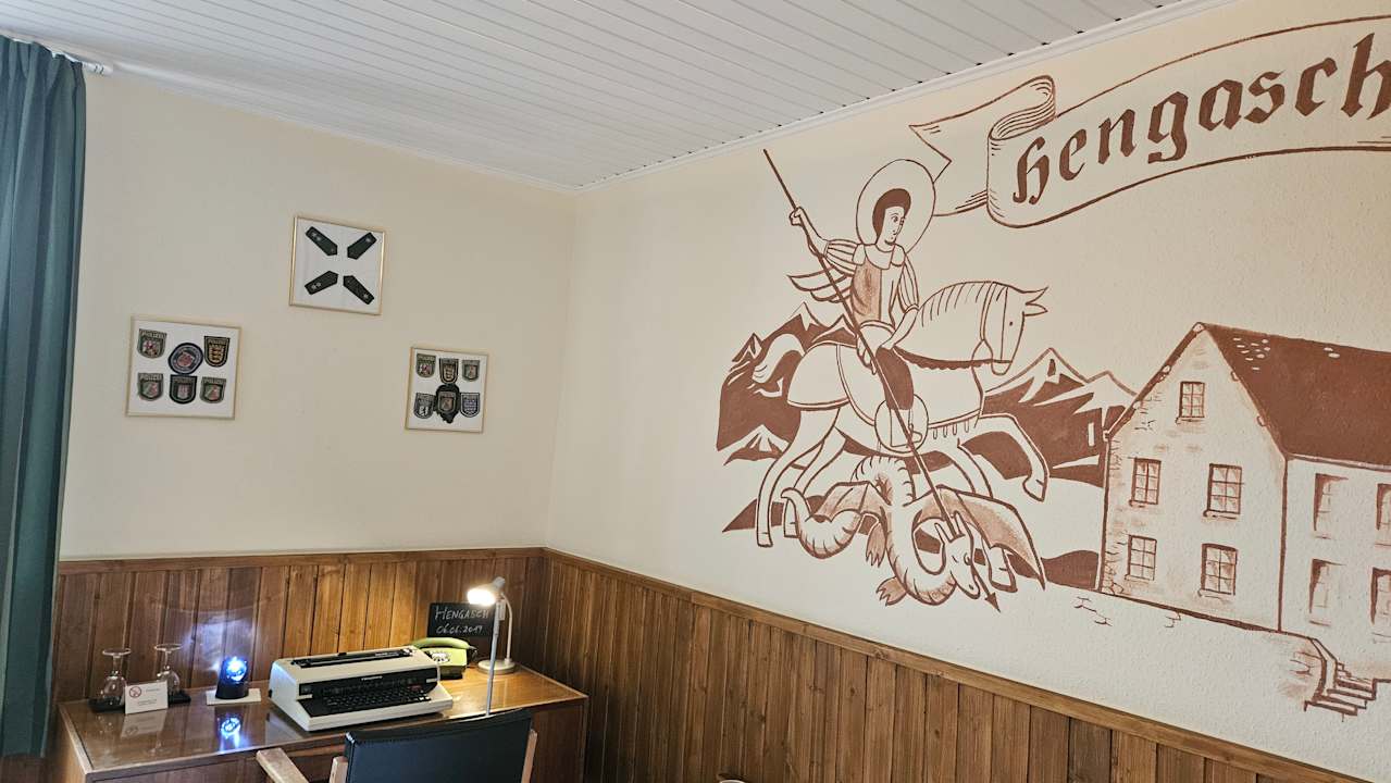 Zimmer EIFELkrimihotel