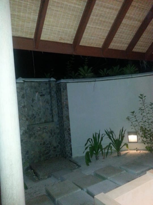 Eine von den beiden Duschen LUX South Ari Atoll