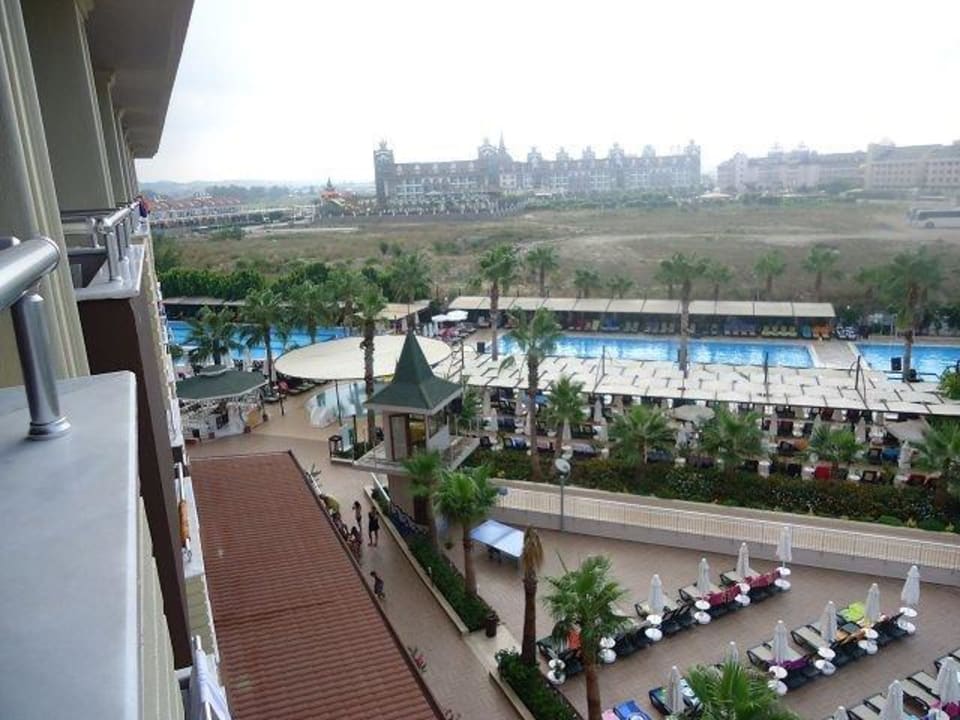 Teil der Poolanlage Hane Family Resort