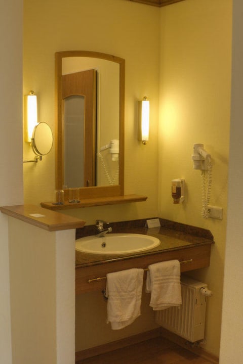 Waschtisch im Zimmer Precise Resort Rügen