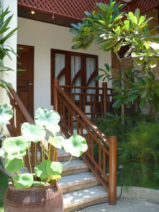 Eingang zum Zimmer Ban's Diving Resort