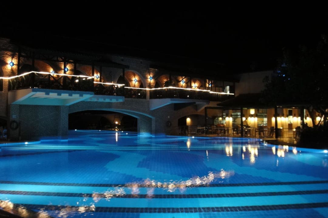 Italienisches Restaurant bei Nacht Limak Limra Hotel & Resort