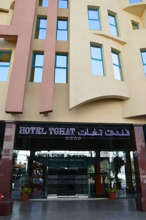 Wejście do hotelu Hotel Tghat