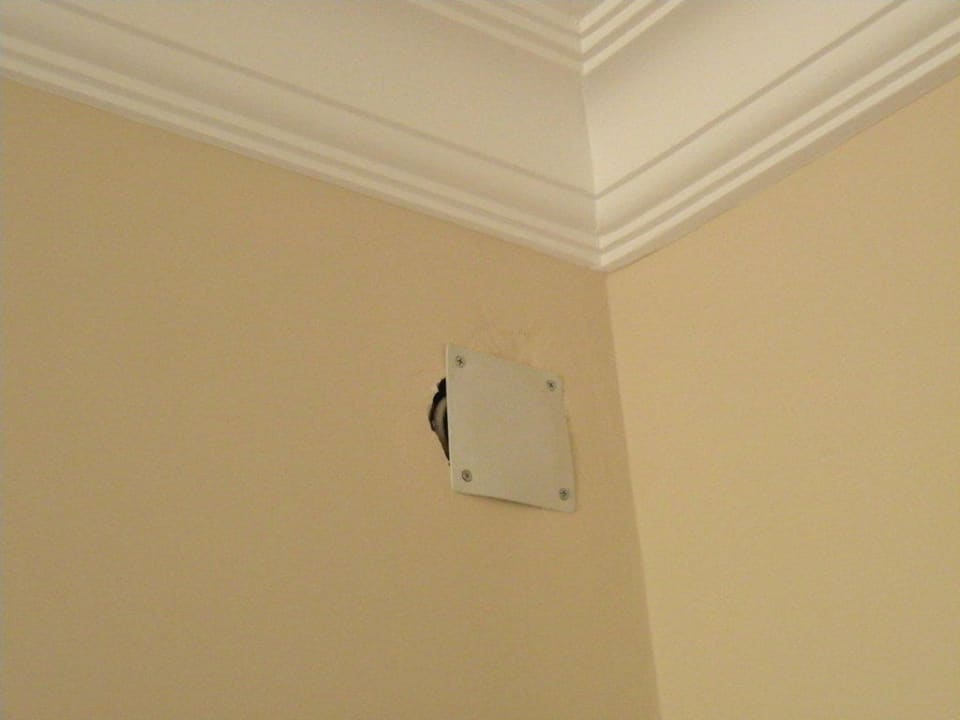 Kabelschacht schön abgedeckt Enki Hotel