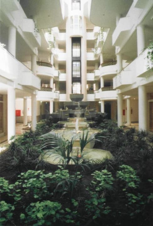 Hotel Oriental, Innenraum mit Springbrunnenanlage AP Oriental Beach - Adults Friendly