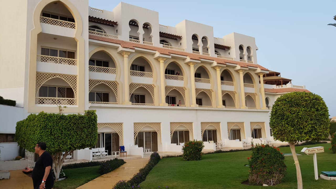 Blick auf den Ostflügel Old Palace Resort Sahl Hasheesh