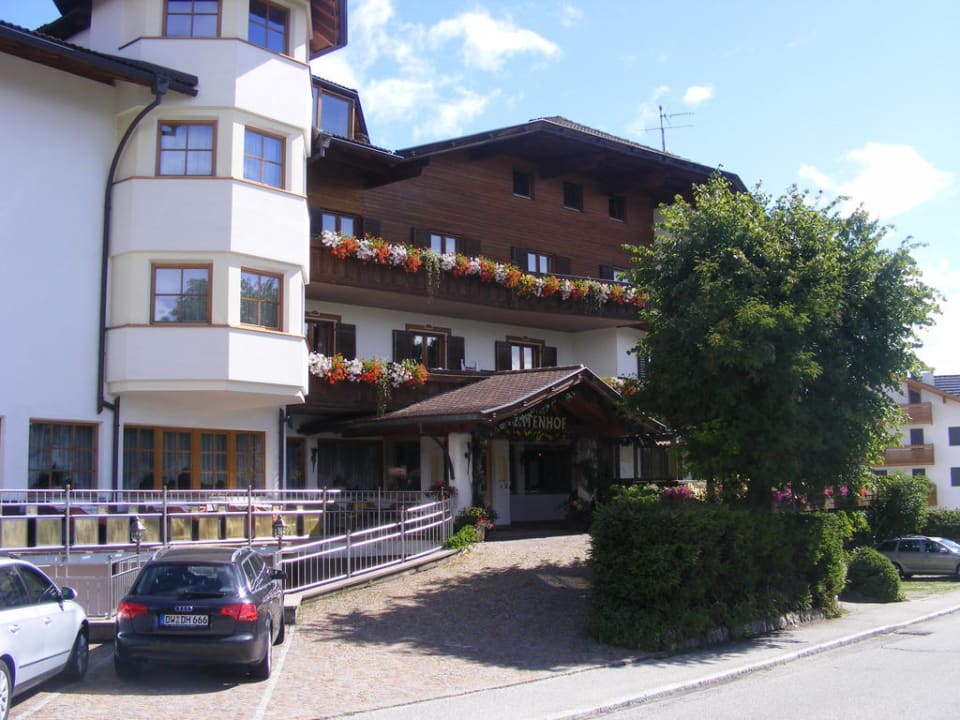 Einfahrt zum Fichtenhof Hotel Fichtenhof