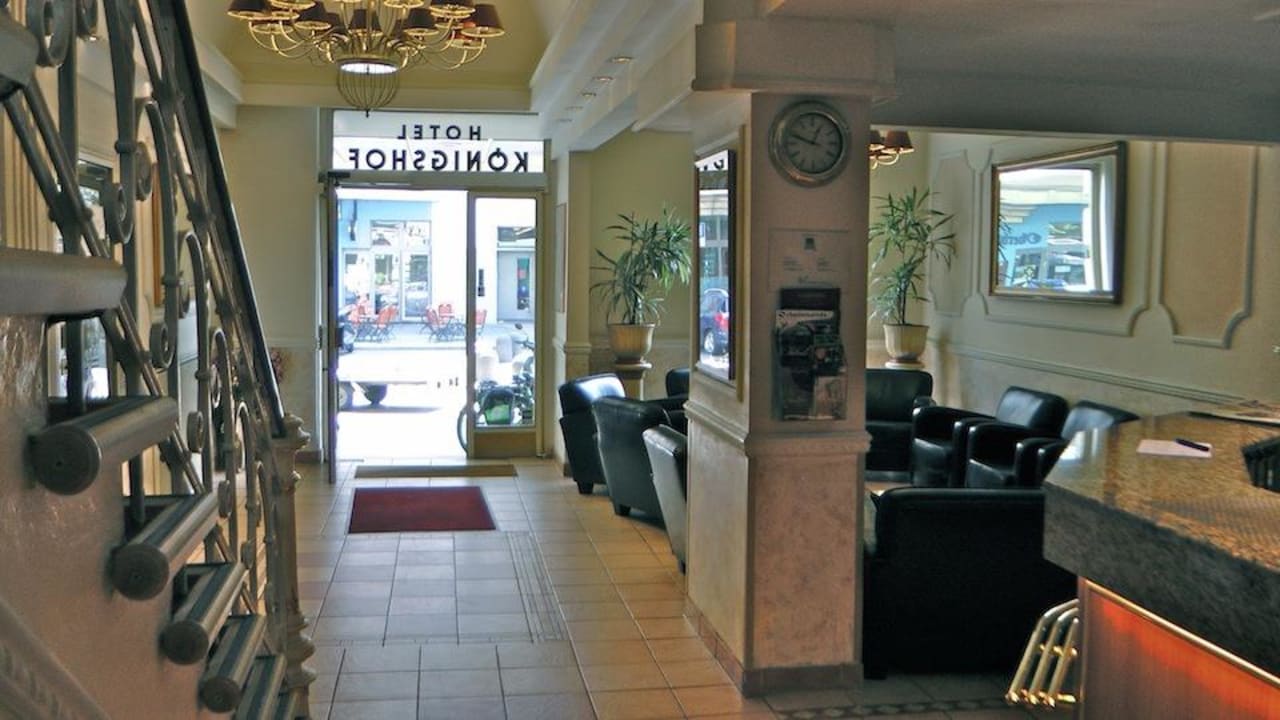 Rezeption Hotel Königshof