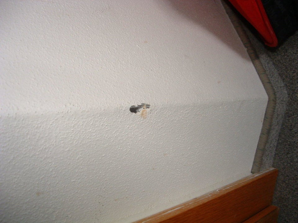 beschädigte Wände Alpenhotel & Ferienwohnungen Weiherbach